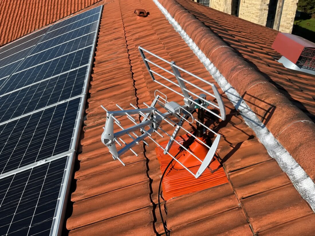 Installation d'antenne TNT (râteau) sur toit en Royans-Vercors